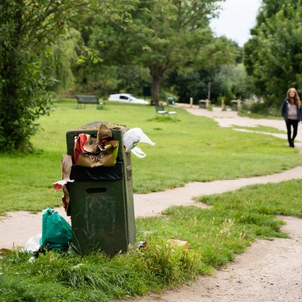 Hampton,,London,-august,15th,2021:,A,Trash,Bin,Overflowing,Over