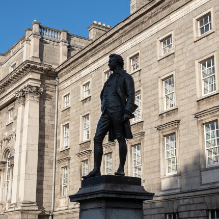 Monument,To,Edmund,Burke,At,The,Entrance,To,Trinity,College